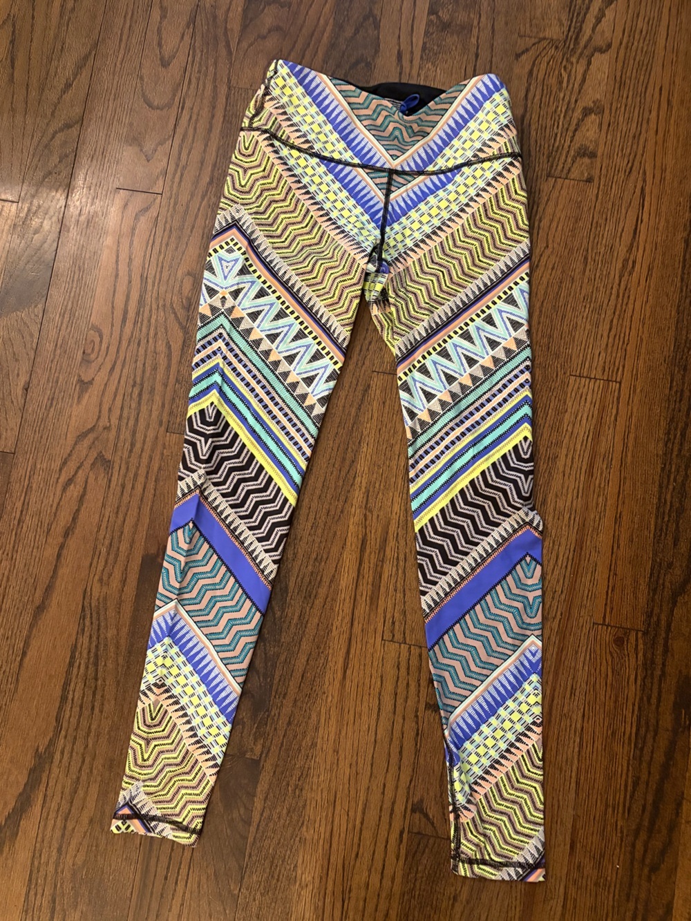 Victoria's Secret Multicolor Chevron Performance Leggings size small